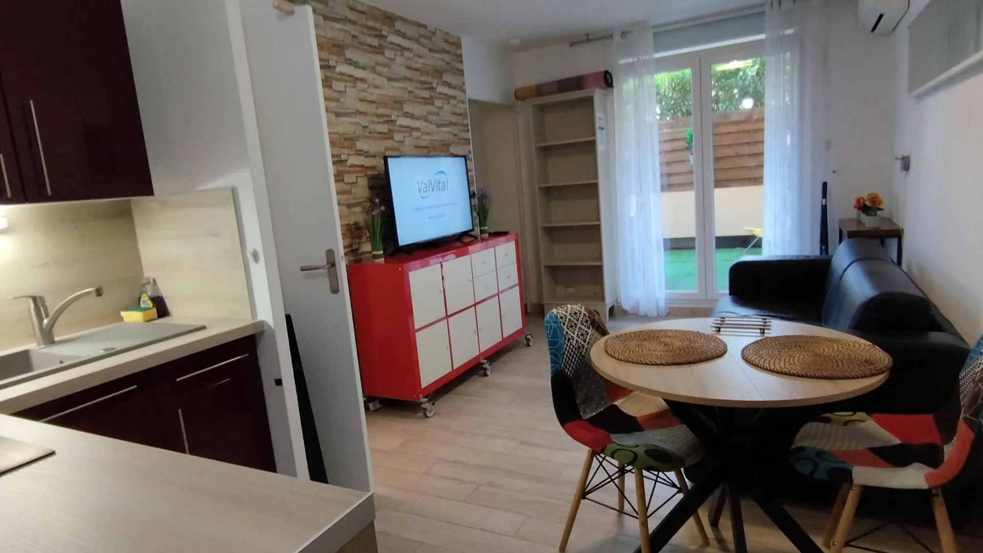 Апартаменты Charmant T2 Rd Jardin Grande Terrasse Coeur Ville Plage 2 M Clim Garage Wifi Сент-Максим